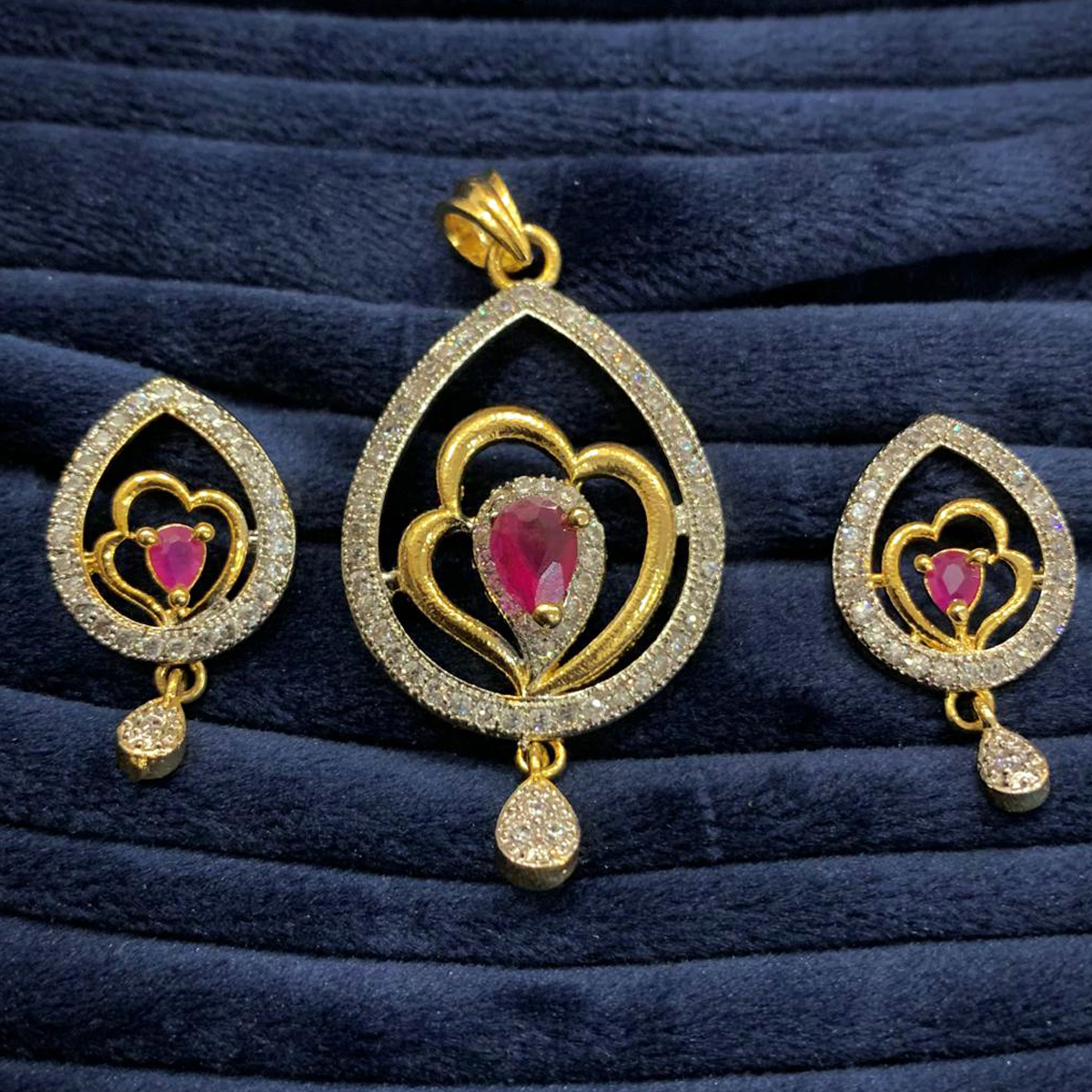 Royal AD Gold Plated Pendant Set