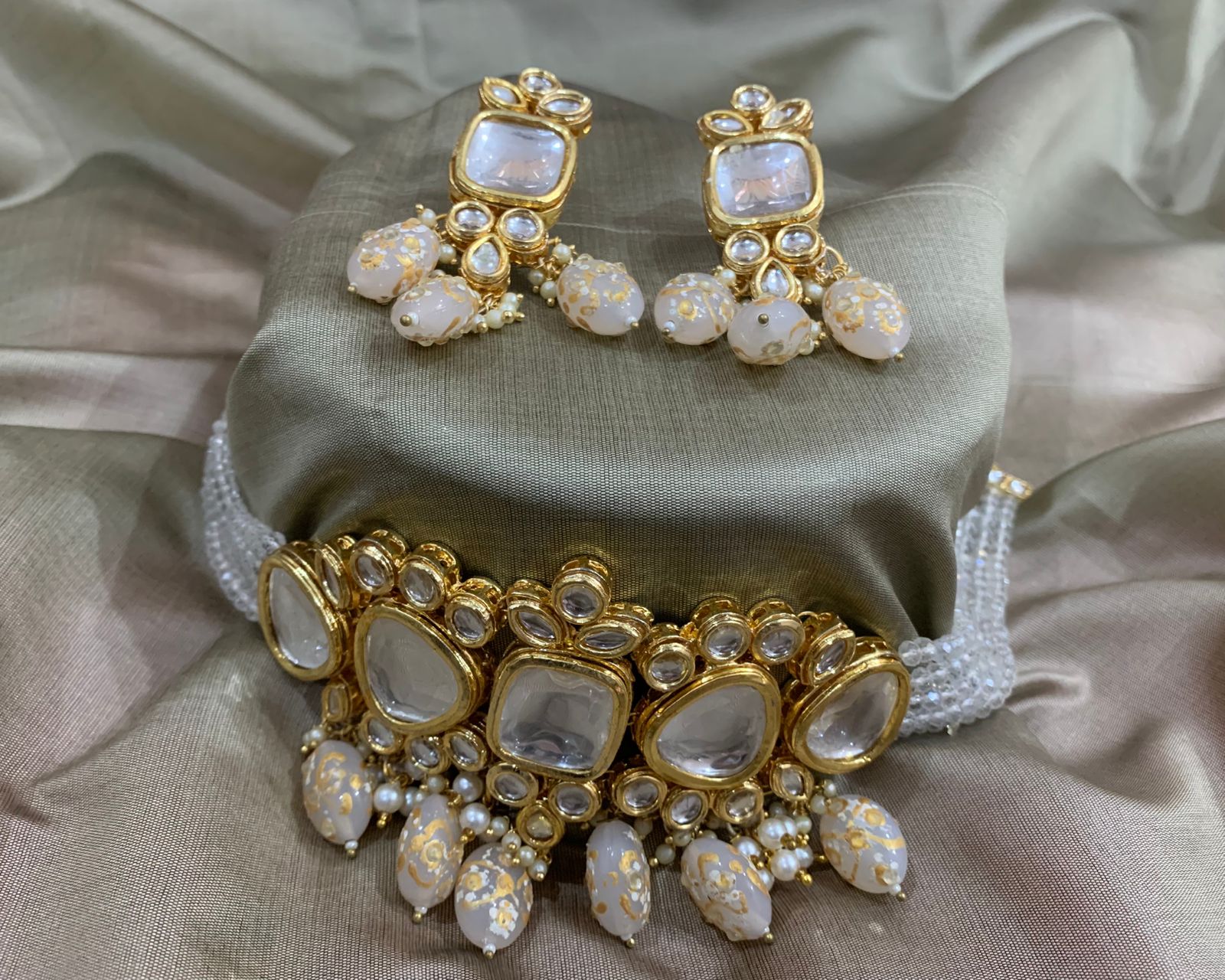 Kundan Choker Set With Earrings & Maang Tikka
